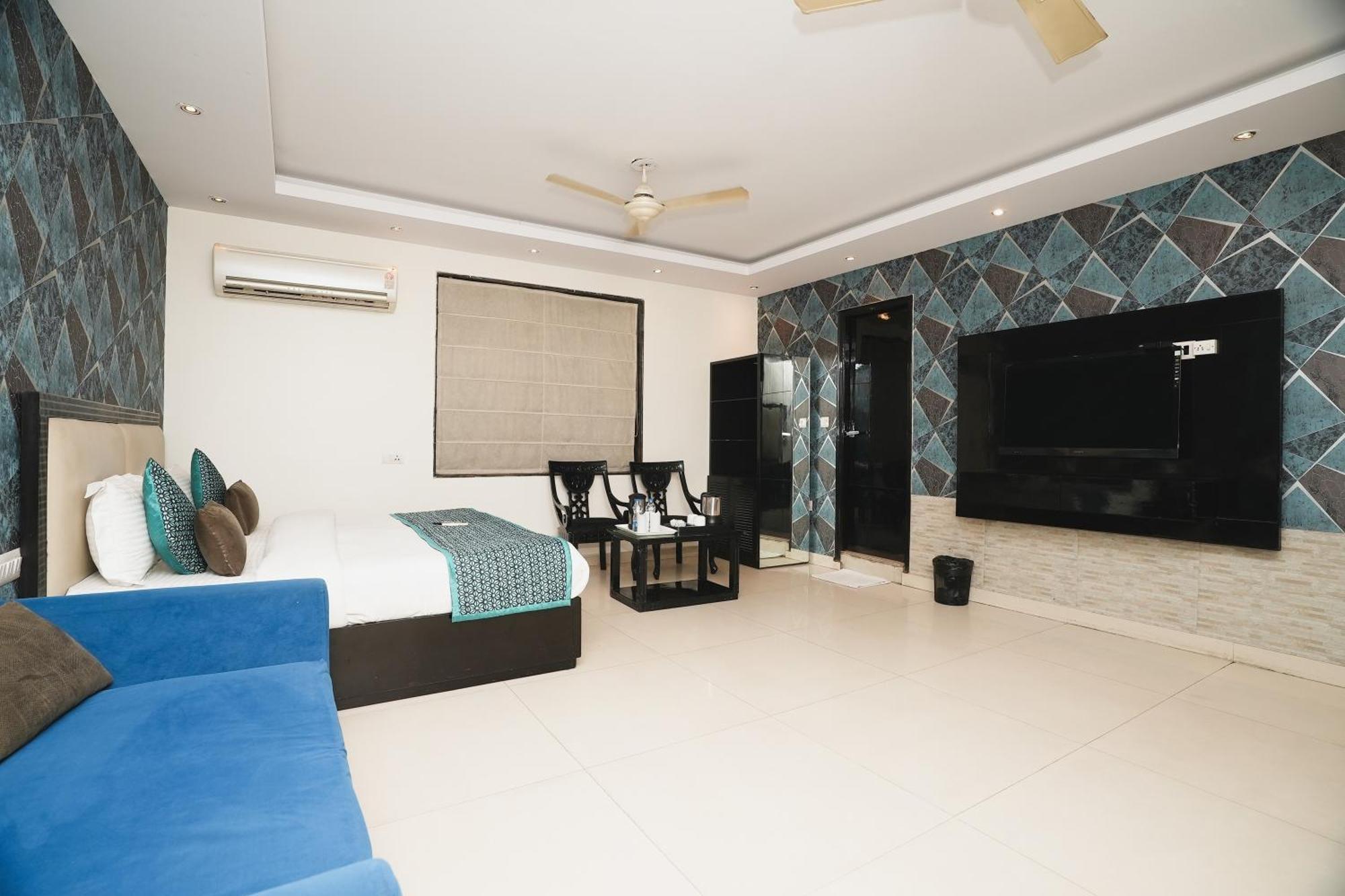 Hotel B Continental Делі Екстер'єр фото
