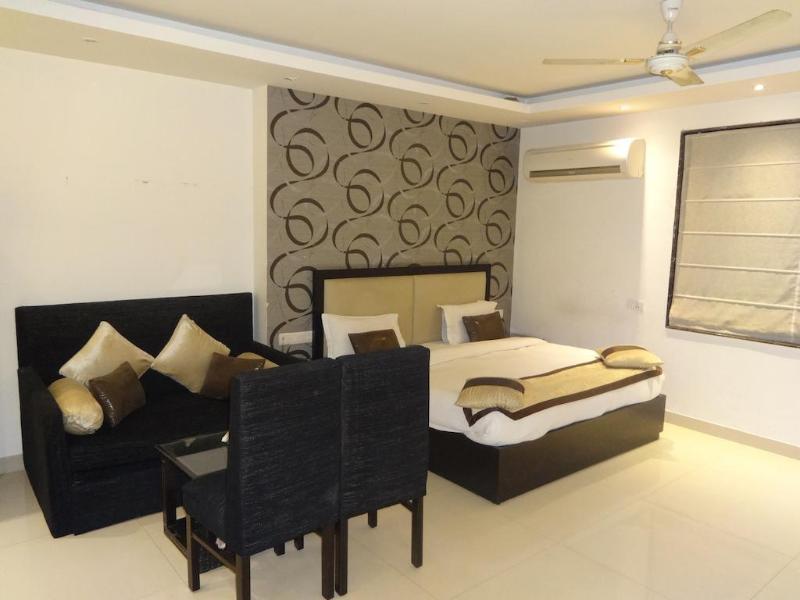 Hotel B Continental Делі Екстер'єр фото